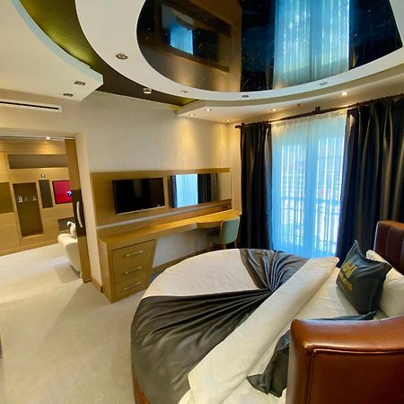 Grand Hotel Ван Екстериор снимка
