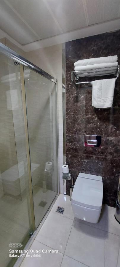 Grand Hotel Ван Екстериор снимка